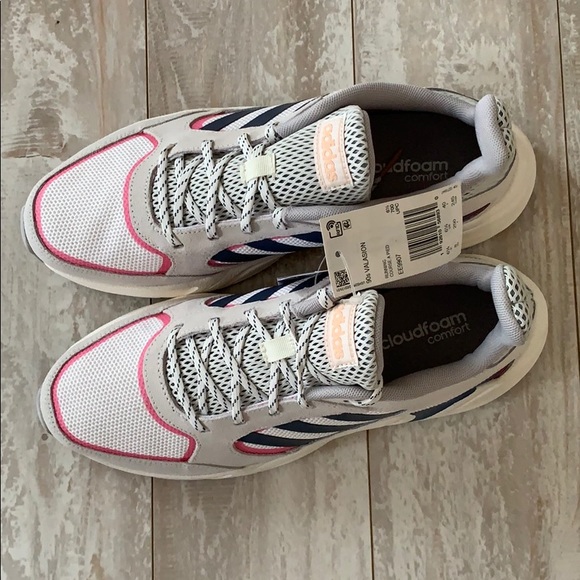 NWT Adidas valasion - Picture 8 of 10